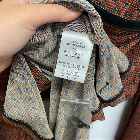 ✨NEW✨ RED SLINKY BUTTON UP BLOUSE / STRETCHY - Picture 6 of 7